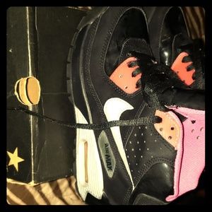 NIKE AIR MAX SNEAKER